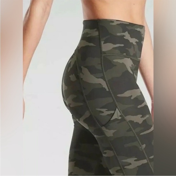 ATHLETA Ultimate Camo 7/8 Tight Leggings Olive Stash Pockets Active Size Small - Picture 5 of 16